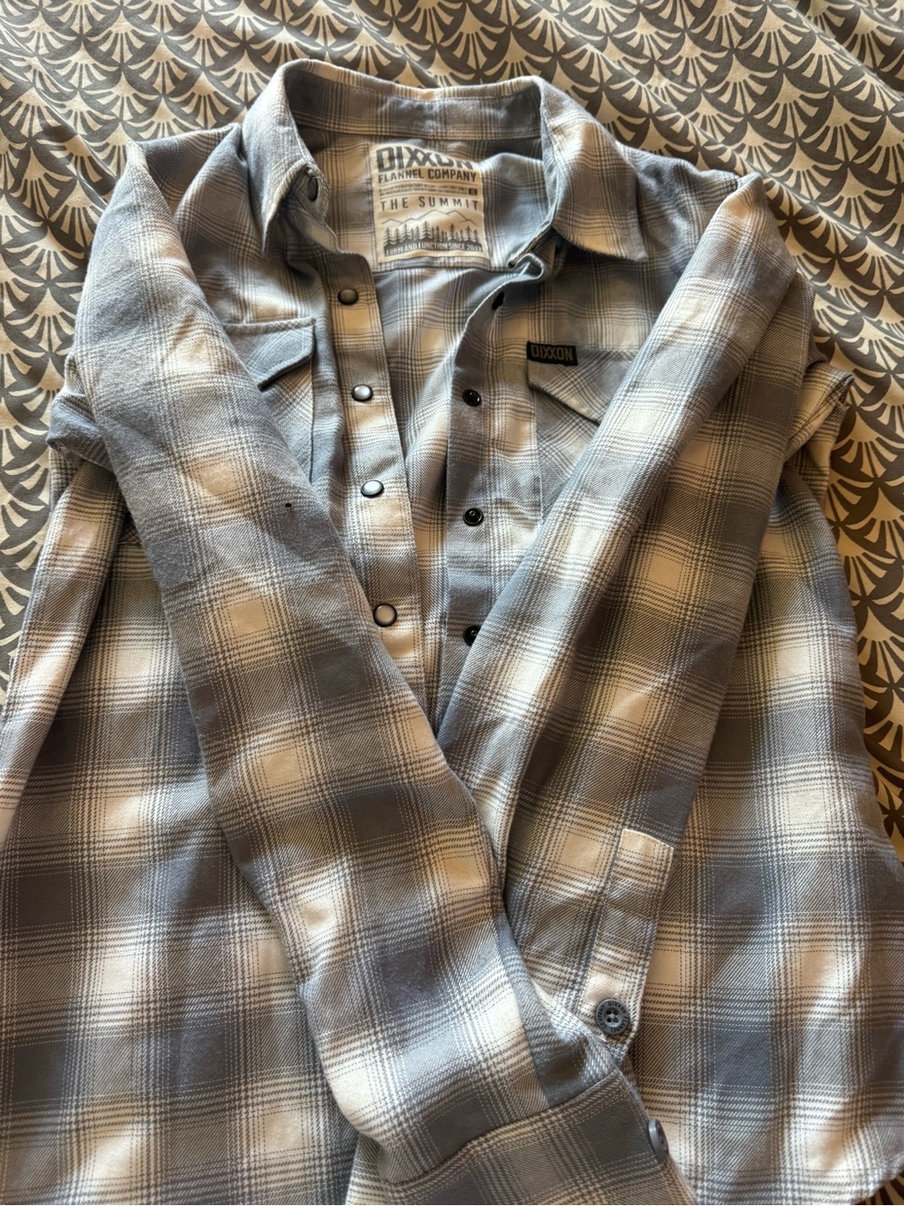 Women’s Dixxon The Summit Gray Plaid Button-Up Flannel Shirt